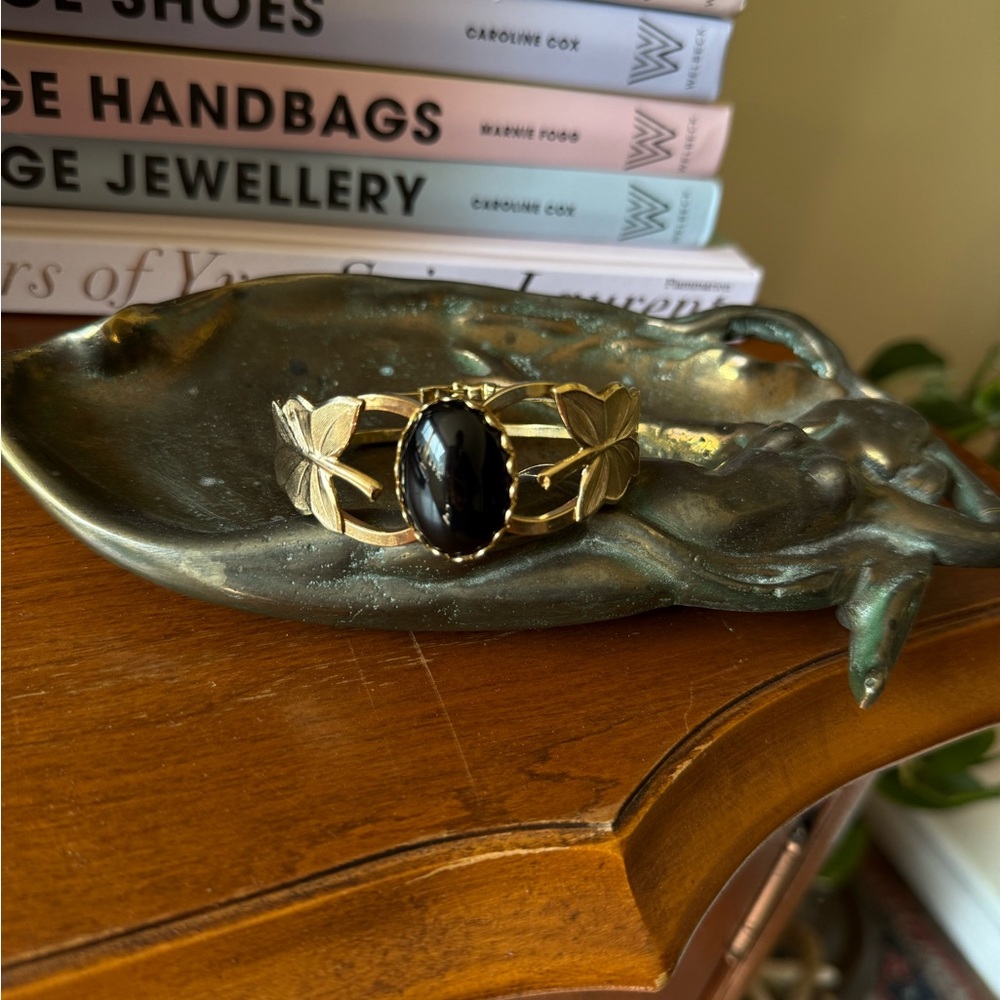 Elegant Gold and Black Women's Bracelet‎